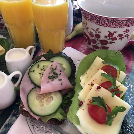 特鲁萨Lilla Huset Med Stor Traedgardstomt Naera Golf Och Hav别墅 外观 照片