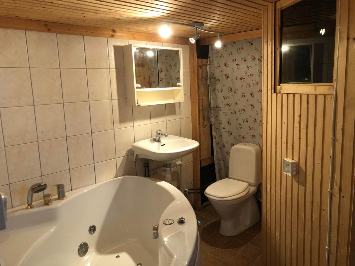 特鲁萨Lilla Huset Med Stor Traedgardstomt Naera Golf Och Hav别墅 外观 照片